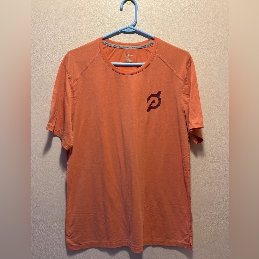2-Peloton men’s workout shirts
Size L
Color:salmon & olive green
Lot of 2
